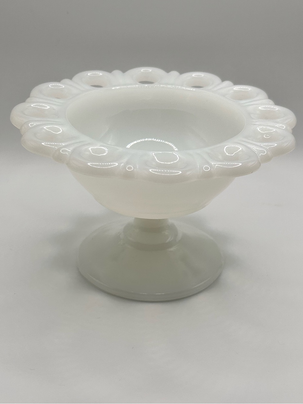 Charming vintage ceramic seashell candle holder featuring three dimensional